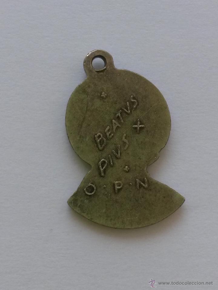 Antig&uuml;edades: Medalla del beato pio X de 2 x 1,4 cms - Foto 2