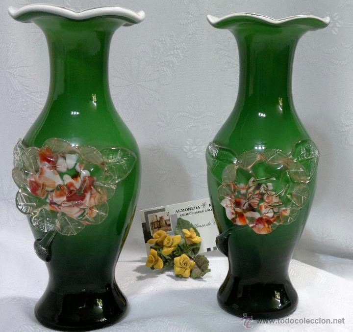 Antig&uuml;edades: ELEGANTE PAREJA DE JARRONES EN CRISTAL DOBLADO VERDE Y BLANCO. - Foto 7