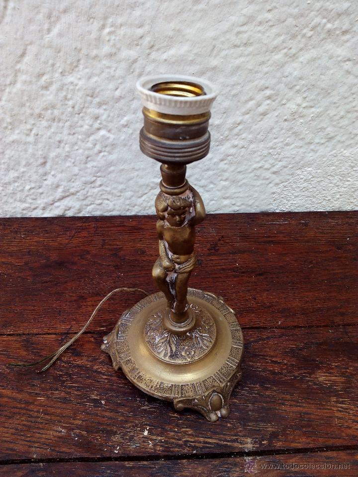 Antig&uuml;edades: L&aacute;mpara de bronce con un chico en aguantando la luz. - Foto 2