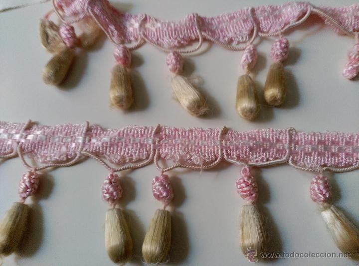 Antig&uuml;edades: Fleco antiguo de seda rosa bolas bellota madera - Foto 3