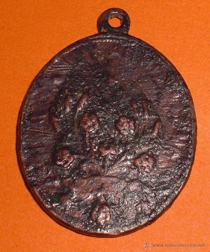 Antig&uuml;edades: medalla Virgen laton - Foto 2