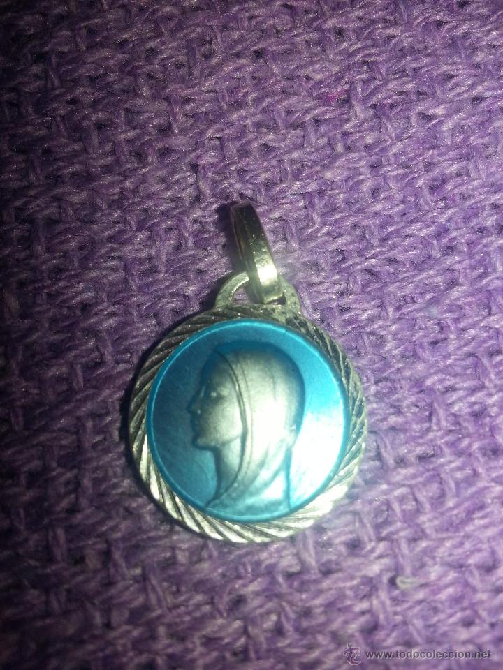 Antig&uuml;edades: MEDALLA DE LA VIRGEN PLATEADA Y ESMALTE AZUL - Foto 1