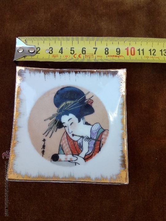 Antiques: Plato peque&ntilde;o de porcelana Japon&eacute;s