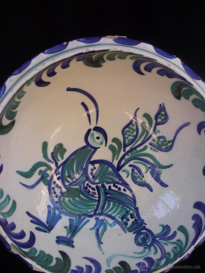 Antiguidades: Antiguo centro mesa frutero de cer&aacute;mica de Fajalauza Granada p&aacute;jaro o ave tonos azul y verde