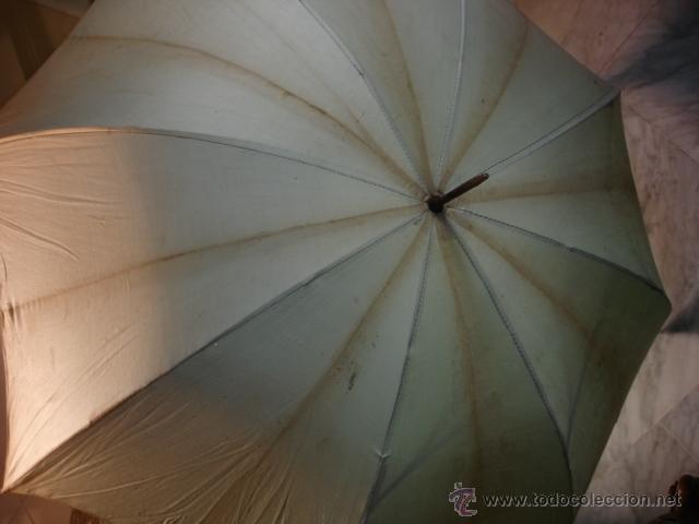 Antig&uuml;edades: SOMBRILLA BICOLOR 58 CM VARILLA .CONSTA MARCA - Foto 2