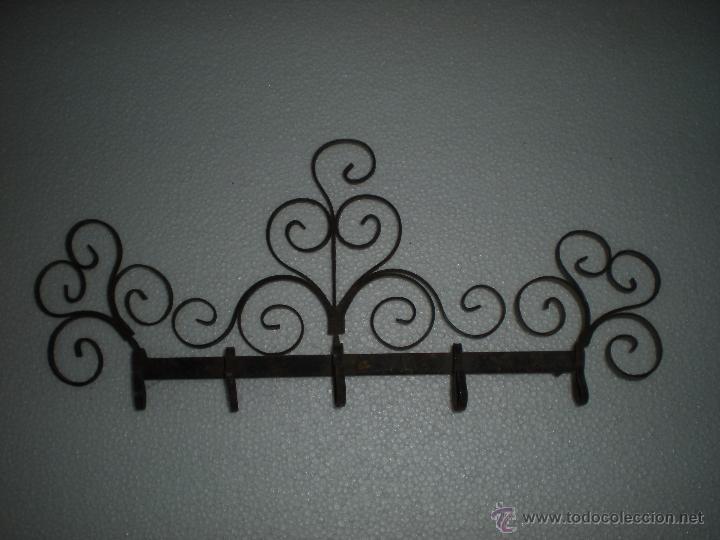 Antiquit&eacute;s: Colgador de FILIGRANAS de pared en forja 30x4cm