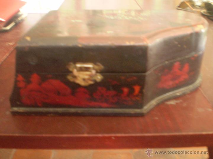 Antig&uuml;edades: CAJA JAPONESA LACADA Y NACAR - Foto 1