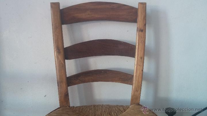 Antig&uuml;edades: Dos sillas de aneas, en madera y bien conservadas - Foto 5