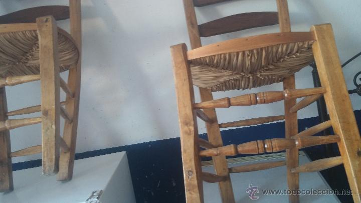 Antig&uuml;edades: Dos sillas de aneas, en madera y bien conservadas - Foto 9