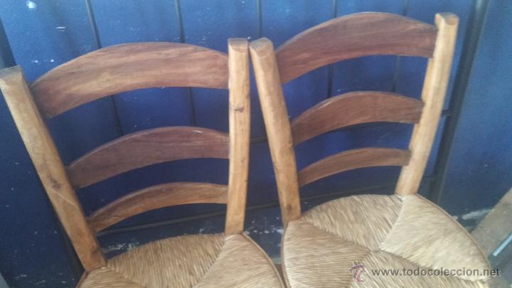 Antig&uuml;edades: Dos sillas de aneas, en madera y bien conservadas - Foto 13