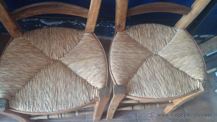 Antig&uuml;edades: Dos sillas de aneas, en madera y bien conservadas - Foto 14