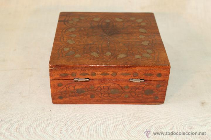 Antig&uuml;edades: CAJA EN MADERA CON INCRUSTACIONES DE LATON - Foto 2