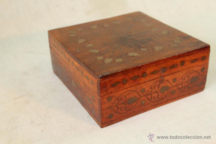 Antig&uuml;edades: CAJA EN MADERA CON INCRUSTACIONES DE LATON - Foto 4