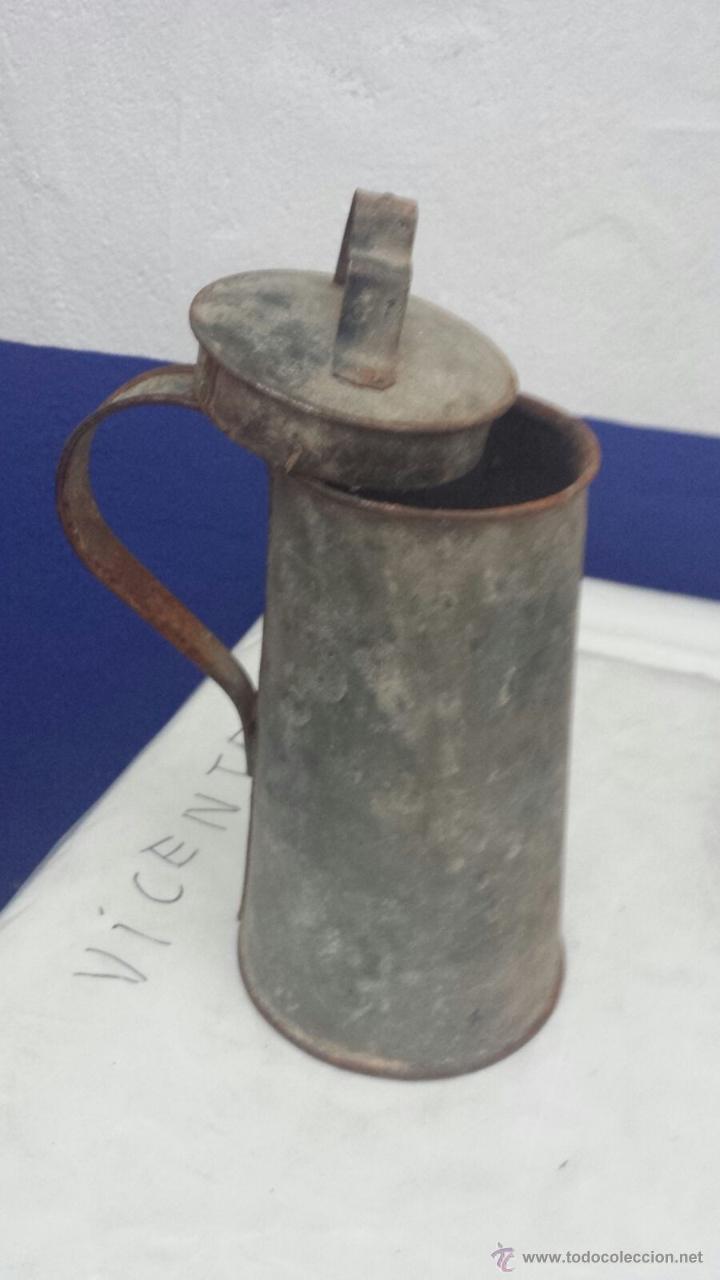 Antig&uuml;edades: JARRA ANTIGUA CON TAPA FUERTE DE HIERRO DE 13 CMS. DE DIAMETRO Y 27 DE ALTURA