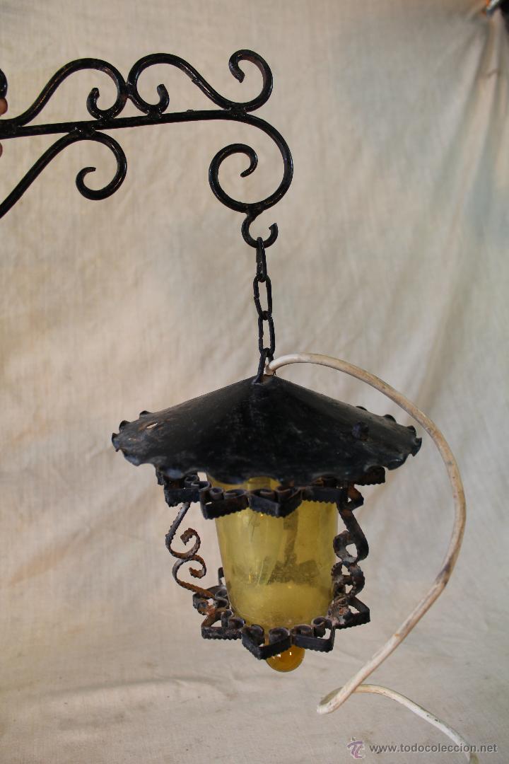 Antig&uuml;edades: farol en hierro de forja con tulipa de cristal - Foto 3