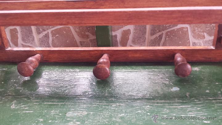 Antig&uuml;edades: antiguo perchero sobrerero de madera. - Foto 2