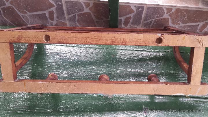 Antig&uuml;edades: antiguo perchero sobrerero de madera. - Foto 5