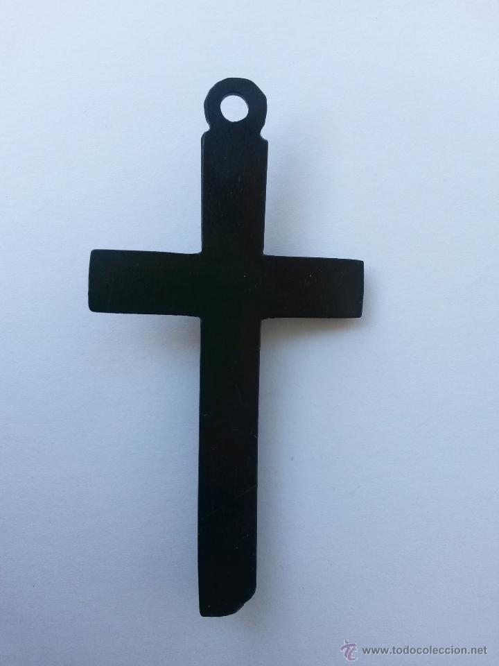 Antig&uuml;edades: Crucifijo de material plastico de 7,5 x 3,9 cms - Foto 2