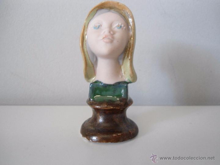 Antig&uuml;edades: PEQUE&Ntilde;A FIGURA DE JOVEN EN PORCELANA