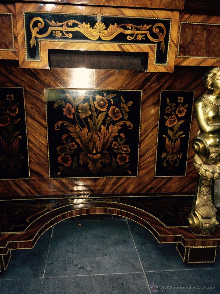 Antig&uuml;edades: MUEBLE APARADOR DE MADERA, MARQUETER&Iacute;A Y BRONCE - Foto 2