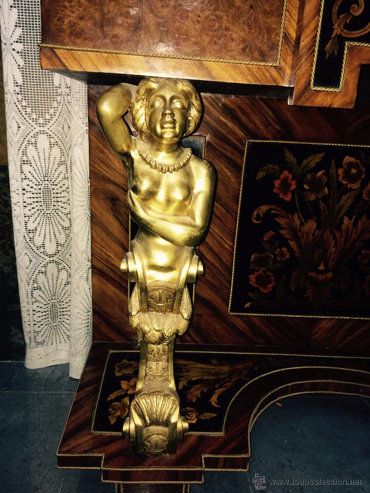 Antig&uuml;edades: MUEBLE APARADOR DE MADERA, MARQUETER&Iacute;A Y BRONCE - Foto 3