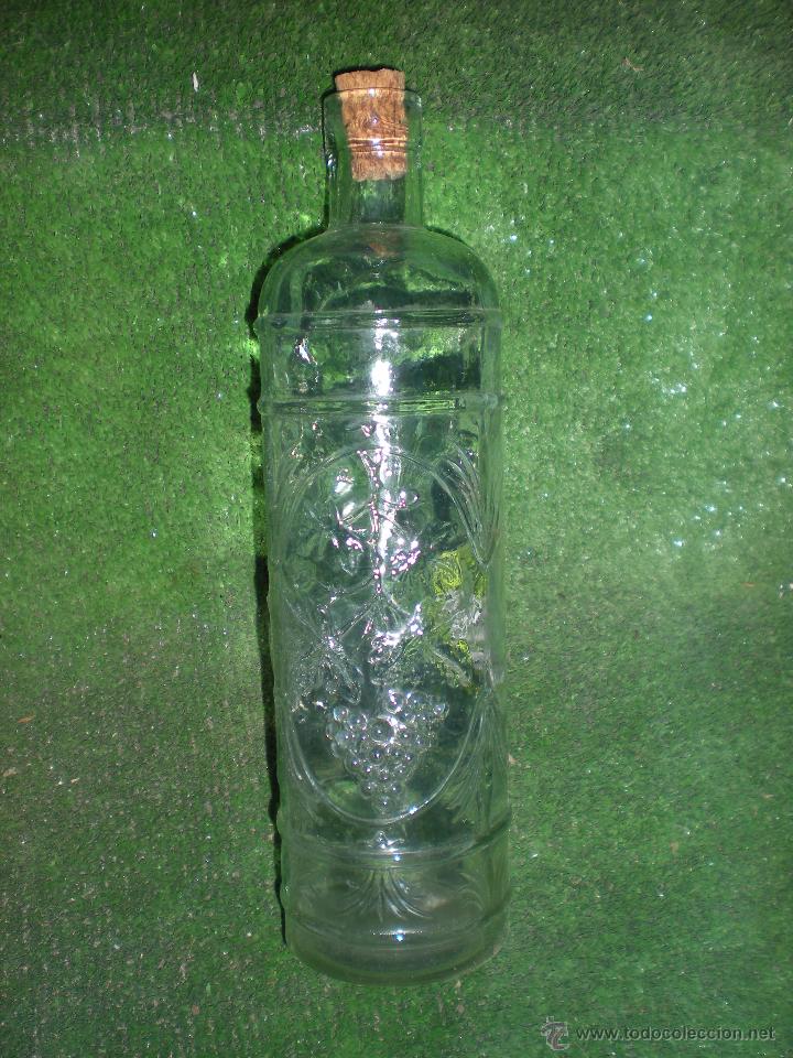 Antig&uuml;edades: Botella de vidrio con relieves y pintada - Foto 2