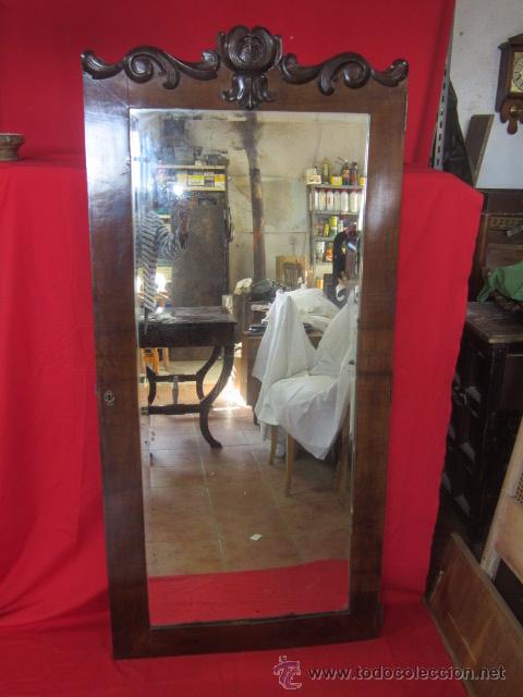 Antig&uuml;edades: Espejo con marco de madera con bonito copete. - Foto 2
