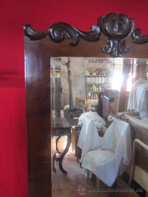 Antig&uuml;edades: Espejo con marco de madera con bonito copete. - Foto 3