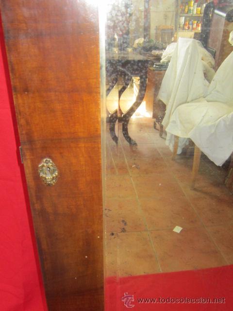 Antig&uuml;edades: Espejo con marco de madera con bonito copete. - Foto 4