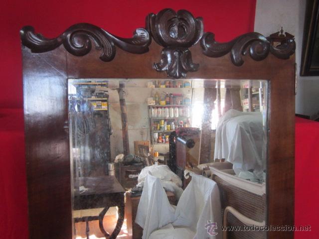 Antig&uuml;edades: Espejo con marco de madera con bonito copete. - Foto 6