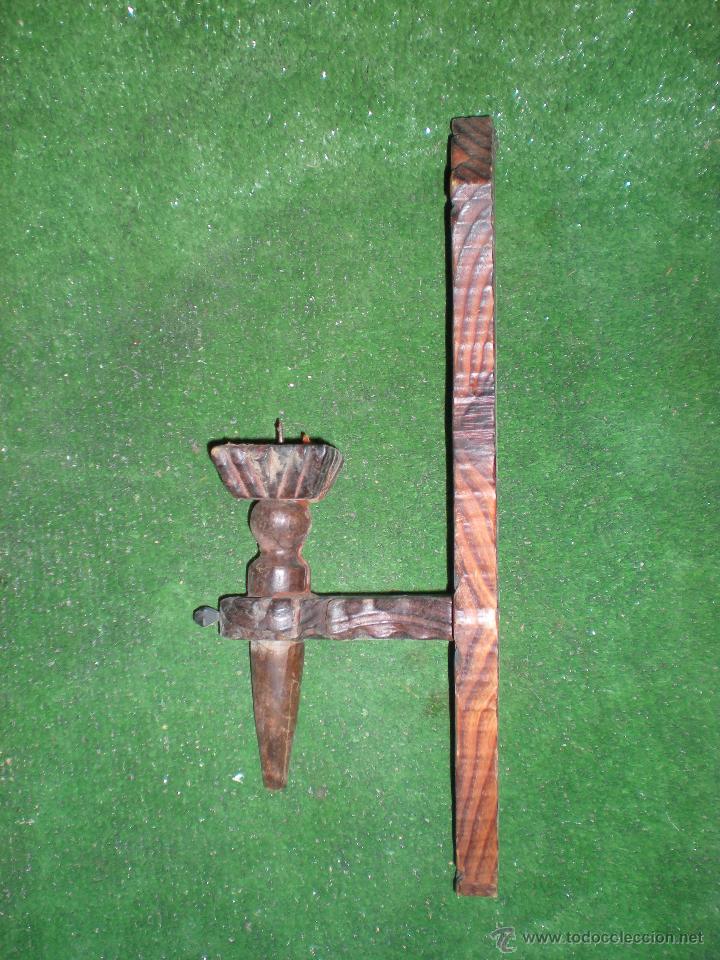 Antig&uuml;edades: Portavela de madera tallada - Foto 2