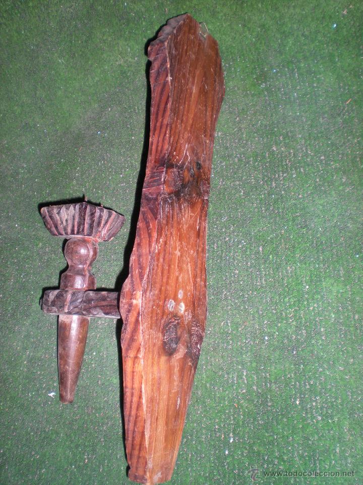 Antig&uuml;edades: Portavela de madera tallada - Foto 3