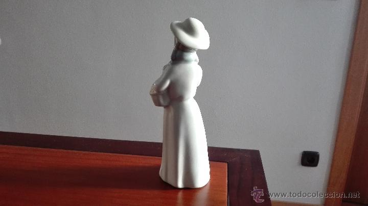 Antig&uuml;edades: Figura de porcelana - Foto 2