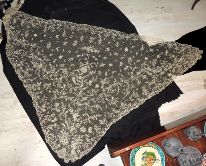 Antig&uuml;edades: MANTILLA DE TRES PICOS - Foto 3