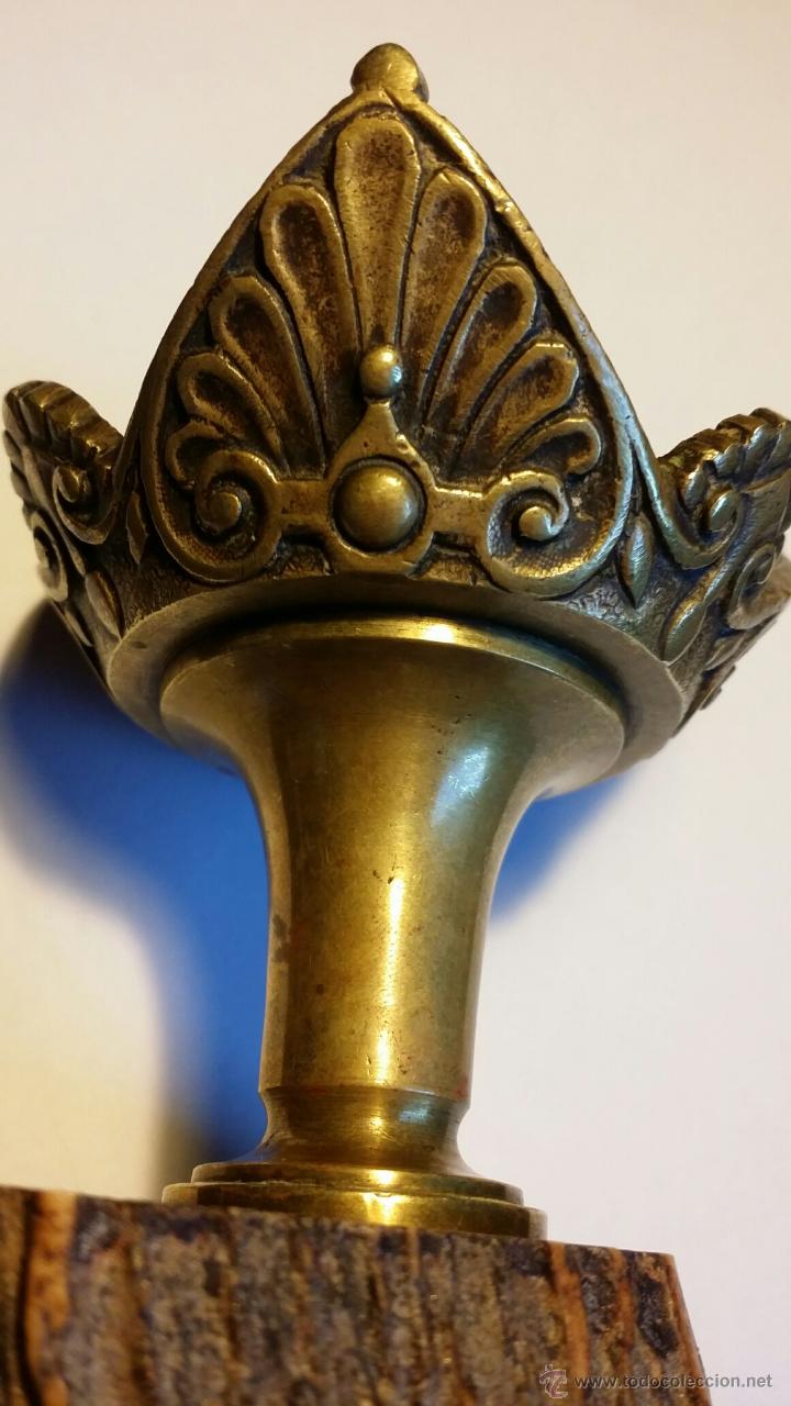 Antig&uuml;edades: Caza: antiguo cuenco de bronce en base de cornamenta - Foto 2