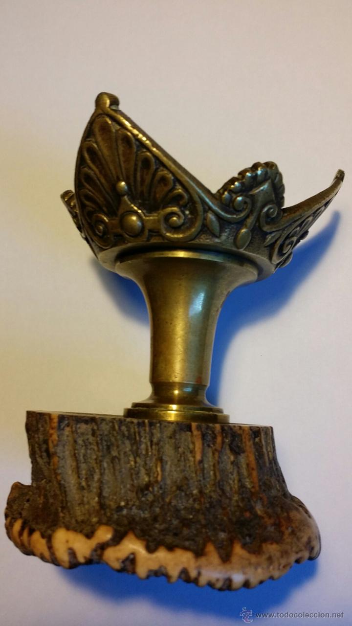 Antig&uuml;edades: Caza: antiguo cuenco de bronce en base de cornamenta - Foto 3