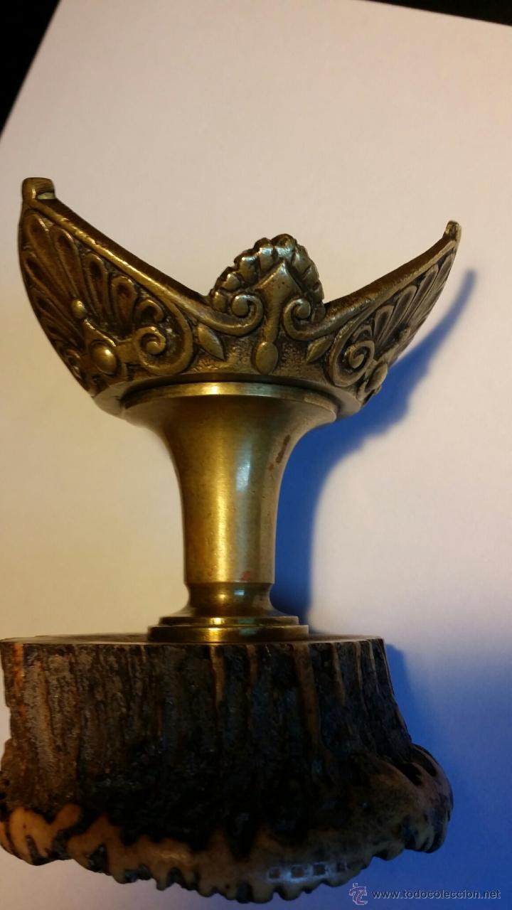 Antig&uuml;edades: Caza: antiguo cuenco de bronce en base de cornamenta - Foto 6