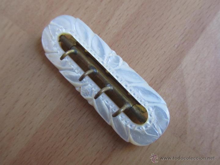 Antig&uuml;edades: Preciosa hebilla de n&aacute;car labrado - Foto 3