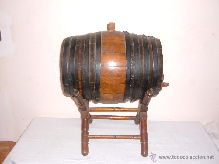 Antiquit&eacute;s: Barril de Vino en madera de Roble con pies altura del Barril 40cm