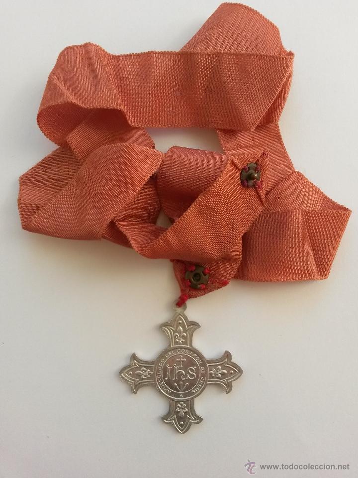 Antig&uuml;edades: Medalla ,apostolado del corazon de jesus de 5 x 4,5 cms - Foto 2