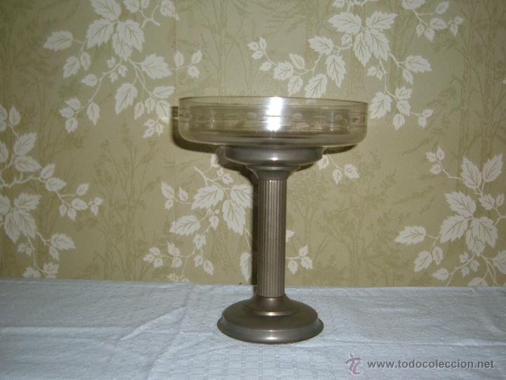 Antiquit&eacute;s: Frutero en cristal tallado y base en metal a&ntilde;os 20 altura 24cm