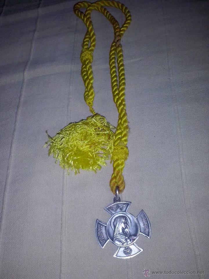 Antig&uuml;edades: medalla con cordon original  cruzada eucaristica 4.50 cms diametro - Foto 1