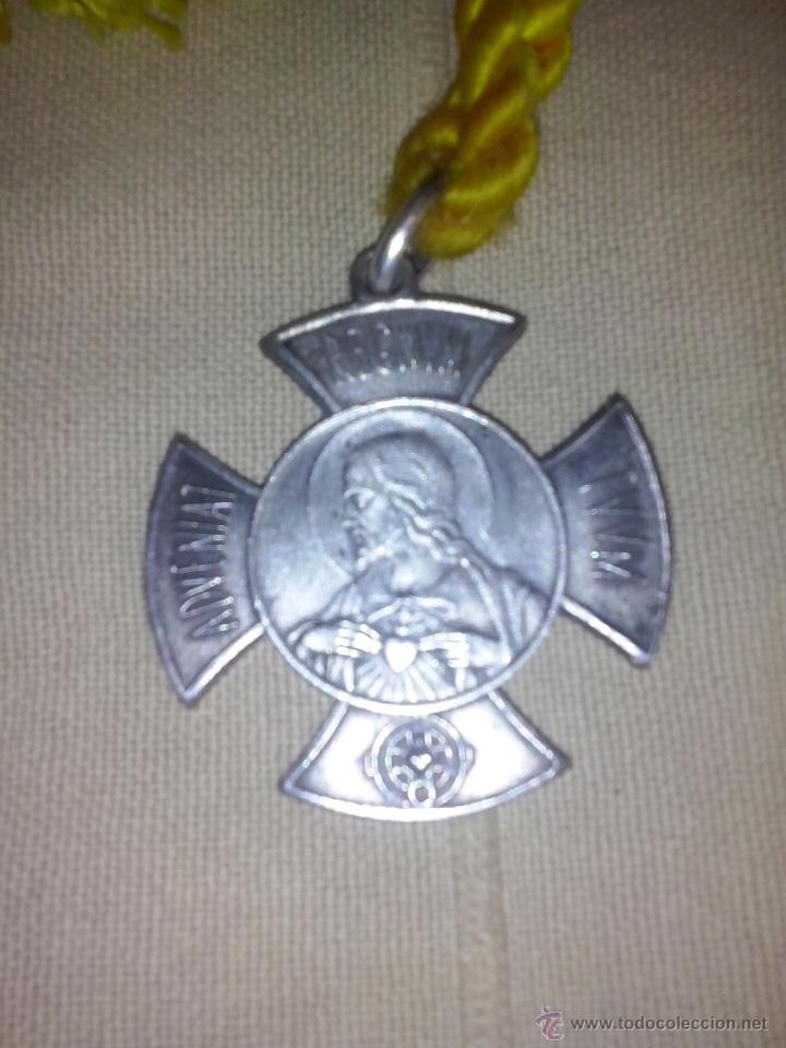 Antig&uuml;edades: medalla con cordon original  cruzada eucaristica 4.50 cms diametro - Foto 2