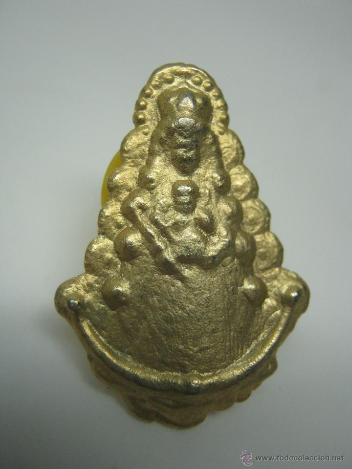 Antig&uuml;edades: Pin Virgen del Rocio - Foto 1