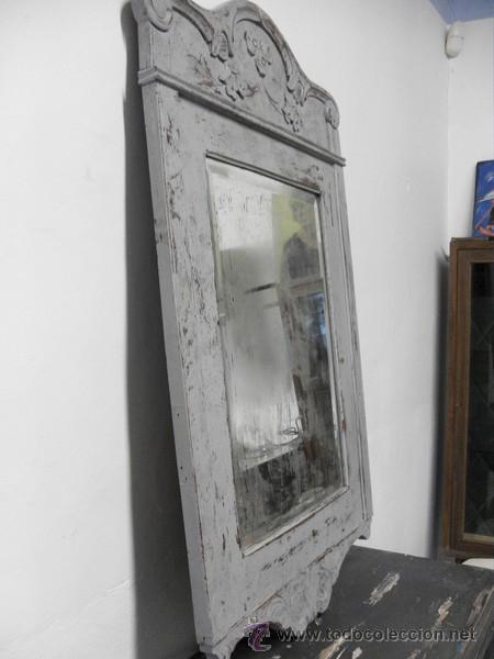 Antig&uuml;edades: Antiguo Espejo con Marco Tallado y Cristal Biselado - Foto 2