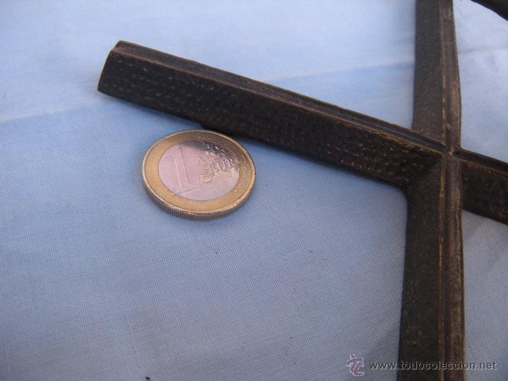 Antig&uuml;edades: CRUCIFIJO DE HIERRO Y BRONCE - Foto 3