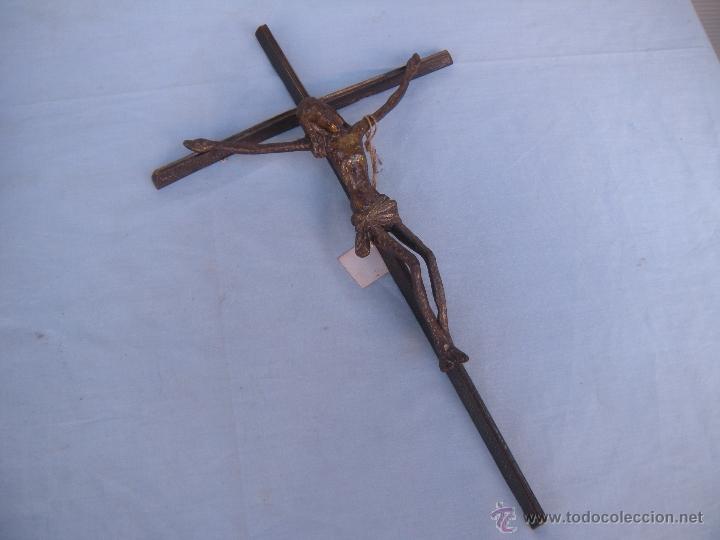 Antig&uuml;edades: CRUCIFIJO DE HIERRO Y BRONCE - Foto 4