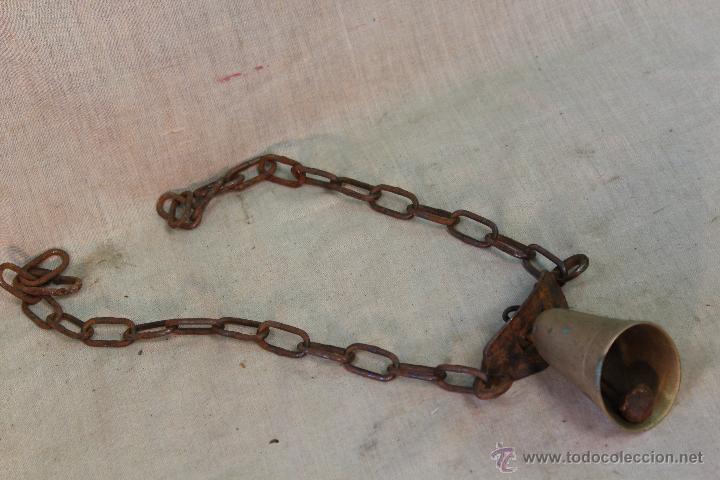 Antig&uuml;edades: CENCERRO DE VACA EN LATON CON CADENA DE HIERRO - Foto 3