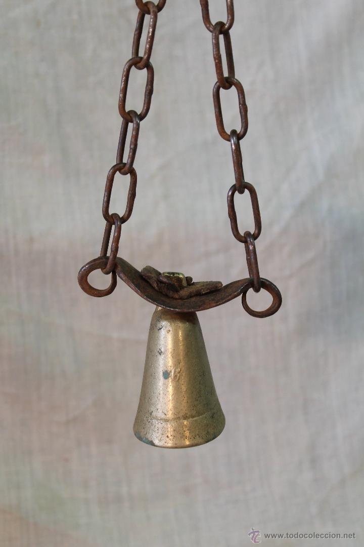Antig&uuml;edades: CENCERRO DE VACA EN LATON CON CADENA DE HIERRO - Foto 6