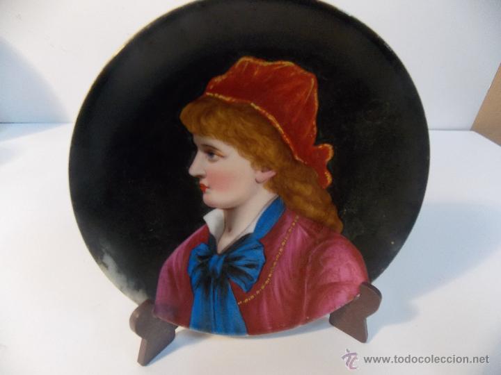 Antig&uuml;edades: plato de porcelana pintado - Foto 1